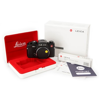 Lot 31 - A Leica R6.2 SLR Camera