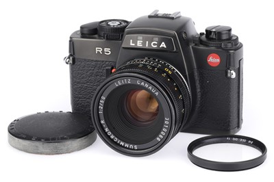 Lot 24 - A Leica R5 35mm SLR Camera 