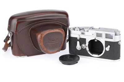 Lot 12 - A Leica M3 35mm Rangefinder Camera body