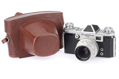 Lot 64 - A K.W. Praktina FX 35mm SLR Camera