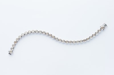 Lot 46 - A Fine 18ct White Gold Diamond Bracelet