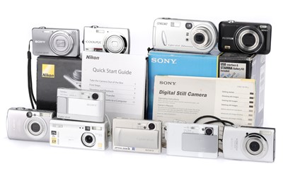 Lot 116 - A Group of Compact Digital Cameras