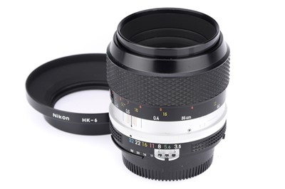 Lot 220 - A Nikon micro-Nikkor-P.C f/3.5 55mm Lens