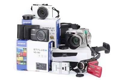 Lot 110 - A Group of Digital Compact Cameras