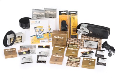 Lot 324 - A Selection of Nikon Accessories