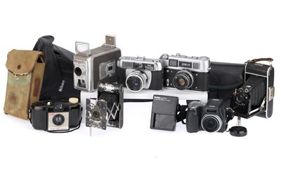 Lot 379 - A Selection of Cameras & Accessories