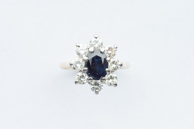 Lot 64 - A Gold Sapphire & Diamond Daisy Cluster Ring
