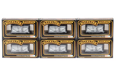 Lot 452 - A Group of OO Gauge Mainline Model Coke Wagons