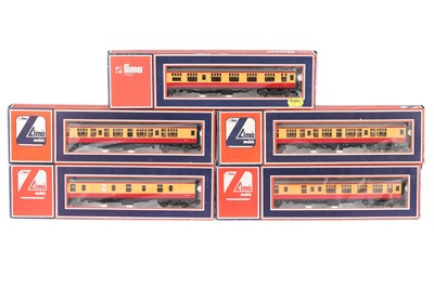 Lot 937 - A Group of OO Gauge Lima BR Crimson and Lake Passenger Coaches