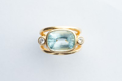 Lot 70 - A 18ct Yellow Gold Topaz & Diamond Ring