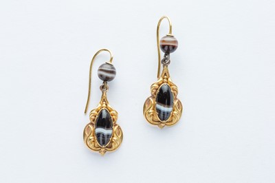 Lot 72 - A Pair of Yellow Metal Black Banded Agate Drop Earrings