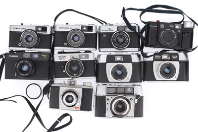 Lot 176 - A Selection of 35mm Compact Cameras