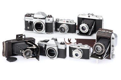 Lot 366 - A Mixed Group of Cameras