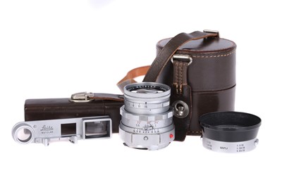 Lot 98 - A Leitz Summicron f/2 50mm 'Dual Range' Lens