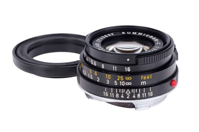Lot 92 - A Leitz Summicron-C f/2 40mm Lens
