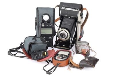 Lot 807 - A Minolta Auto Meter IV F, and Mixed Photographica: End Lot.