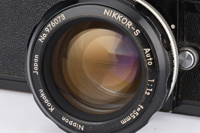 Lot 28 - A Nikon F Photomic 35mm SLR Camera