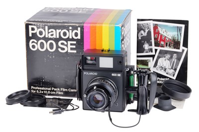 Lot 230 - A Polaroid 600SE Rangefinder Camera