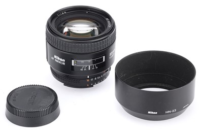 Lot 596 - A Nikon AF Nikkor f/1.8 85mm Lens