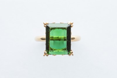 Lot 84 - A 18ct Gold Emerald Ring