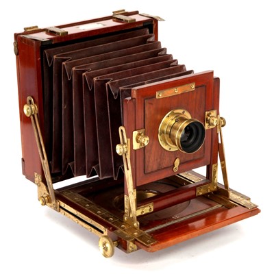 Lot 321 - An H. Newton & Co. Perfection Half Plate Mahogany Field Camera