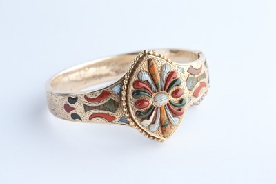 Lot 91 - A Victorian Gold Banded Agate Moss Agate & Carnelian Bangle Bracelet
