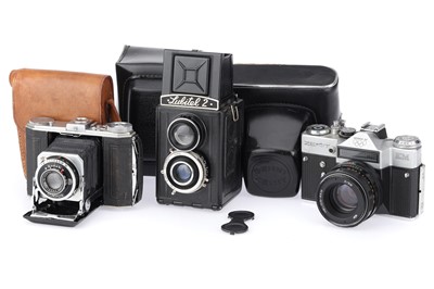 Lot 367 - A Mixed Group of Cameras