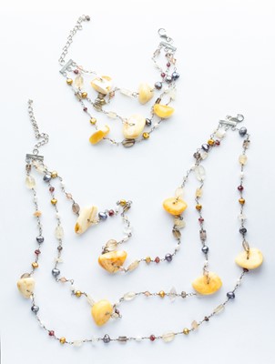 Lot 112 - A Silver Yellow Sahara Amber Pebble Necklace & Matching Bracelet