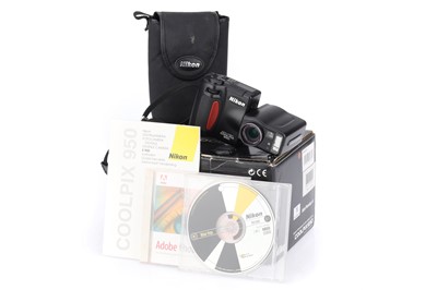 Lot 233 - A Nikon Coolpix 950 Compact Digital Camera