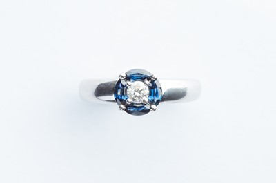 Lot 116 - A Fine 18ct White Gold Diamond & Saphire Ring