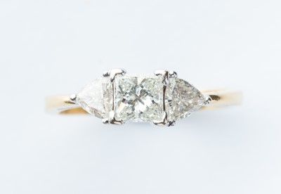 Lot 118 - A 18ct Gold Princess Cut Diamond Ring