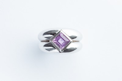 Lot 44 - An Asprey & Garrard 18ct White Gold & Amethyst Ring