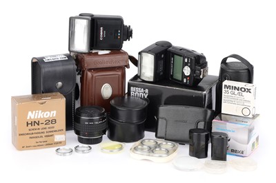 Lot 761 - A Selection of Mixed Photographica