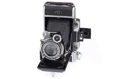 Lot 320 - A Zeiss Ikon Super Ikonta 531/2 Folding Medium Format Camera