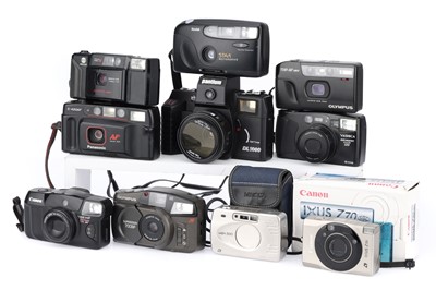 Lot 369 - A Group of Compact Cameras