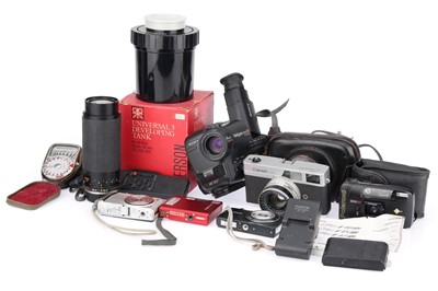 Lot 393 - A Group of Cameras and Photographica