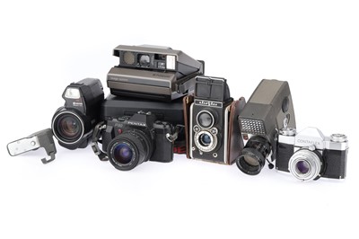 Lot 370 - A Mixed Selection of Cameras