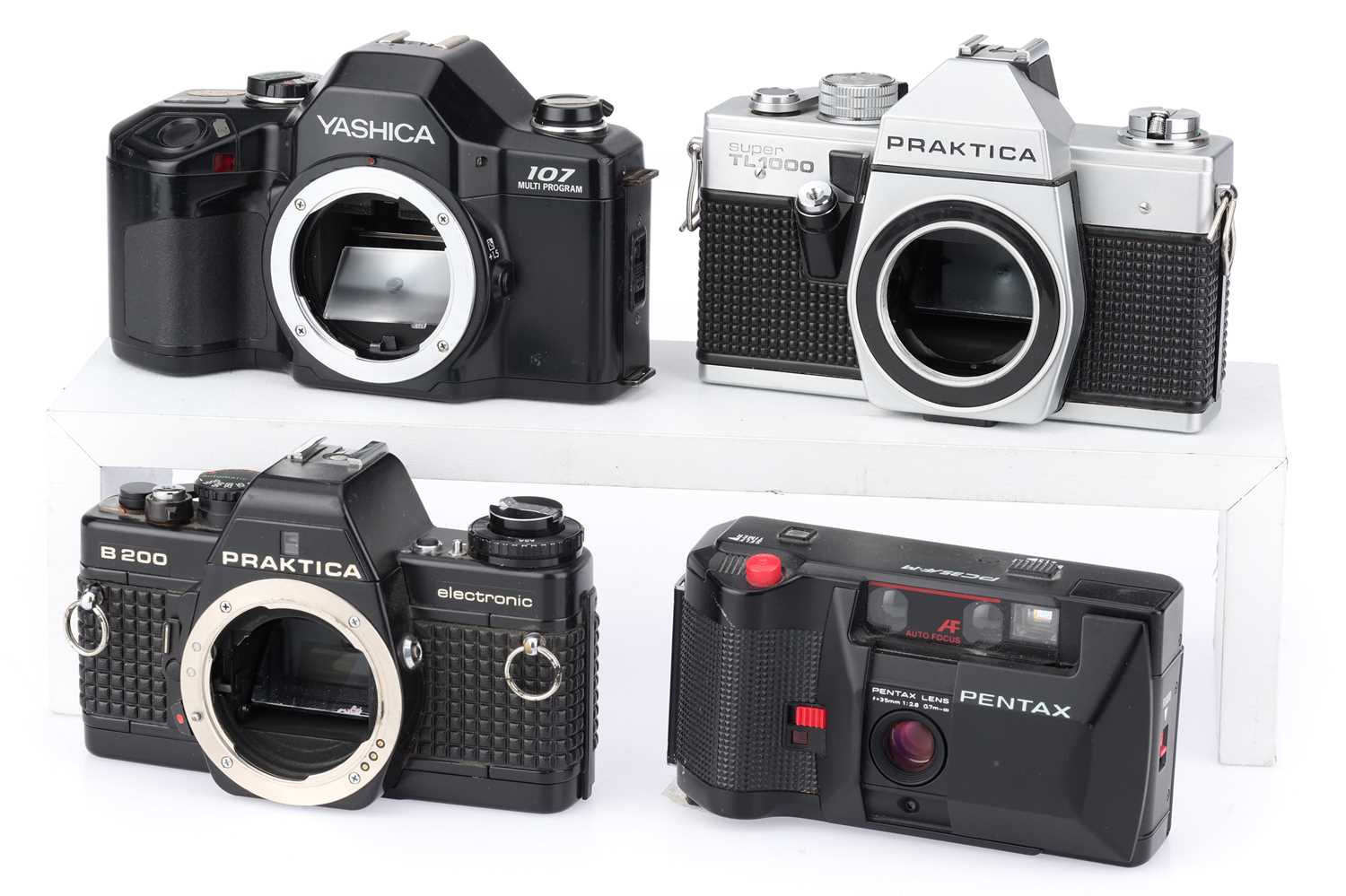 Lot 49 - A Selection of 35mm Cameras