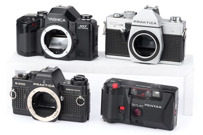Lot 157 - A Selection of 35mm Cameras