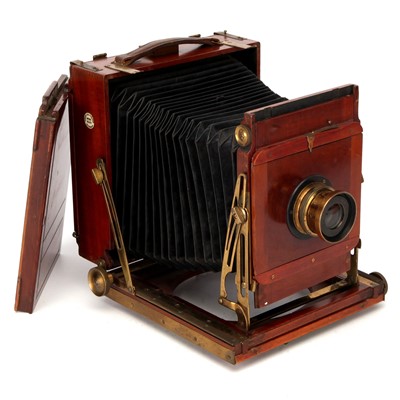 Lot 327 - A Thornton-Pickard Special Ruby Half Plate Mahogany Field Camera