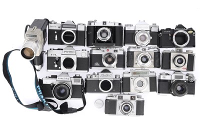 Lot 378 - A Mixed Selection of Cameras