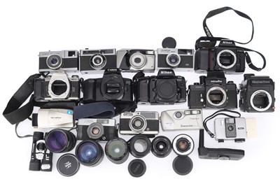 Lot 376 - A Mixed Selection of Cameras