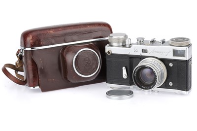 Lot 141 - A GOMZ Leningrad 35mm Motor Drive Camera