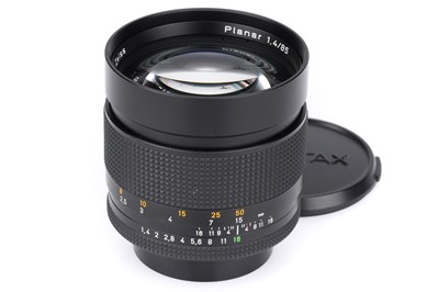 Lot 433 - A Carl Zeiss Planar T* f/1.4 85mm Lens