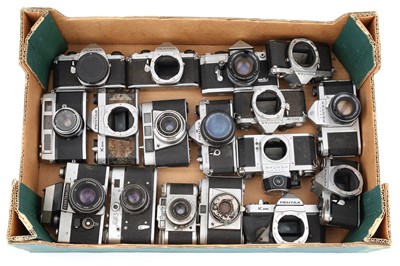 Lot 392 - A Tray of Various Camera Bodies