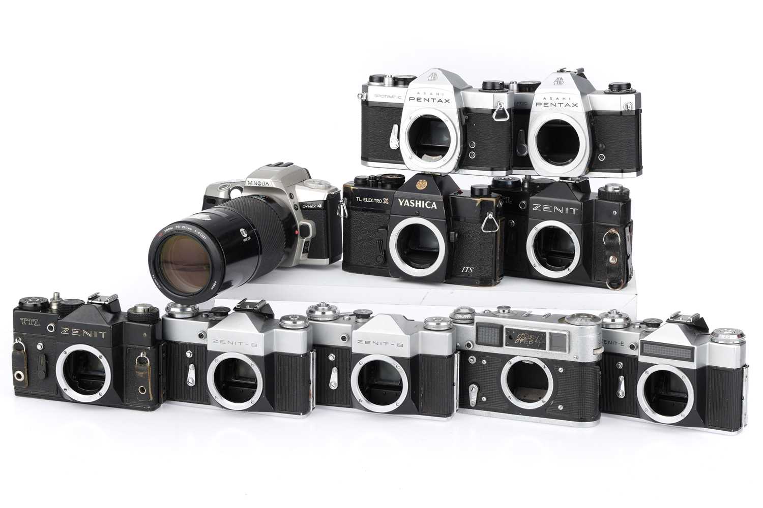 Lot 52 - ꩜ A Selection of 35mm SLR Camera Bodies