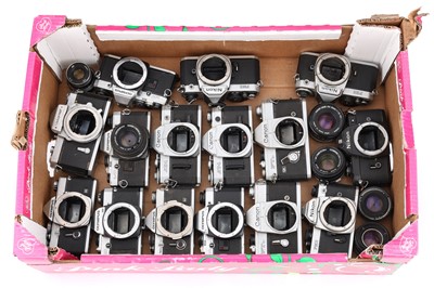 Lot 375 - A Tray of Various Cameras & Lenses