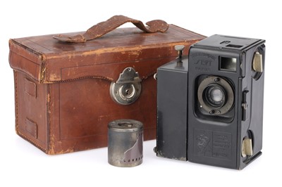 Lot 658 - A Debrie Sept First Model 35mm Still/Cine Camera