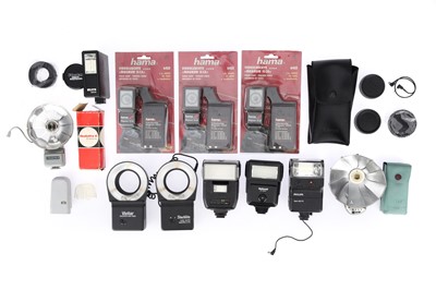 Lot 556 - A Selection of Flash Guns & Light Sources