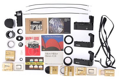 Lot 558 - A Selection of Nikon Accessories